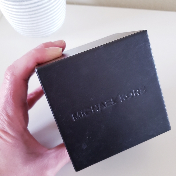 Michael Kors Astor Buckle Bangle - Gun Metal - Picture 13 of 13